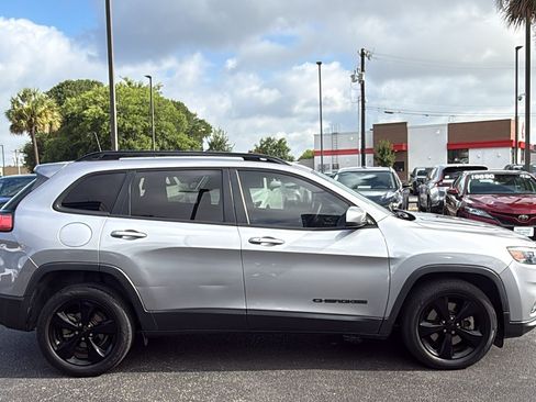 Used 2019 Jeep Cherokee Latitude Plus FWD image 9