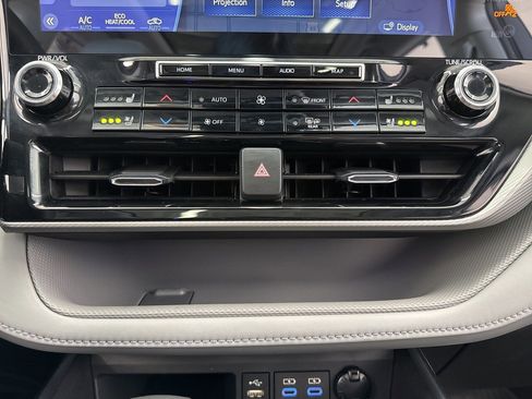 Used 2022 Toyota Highlander Platinum image 30