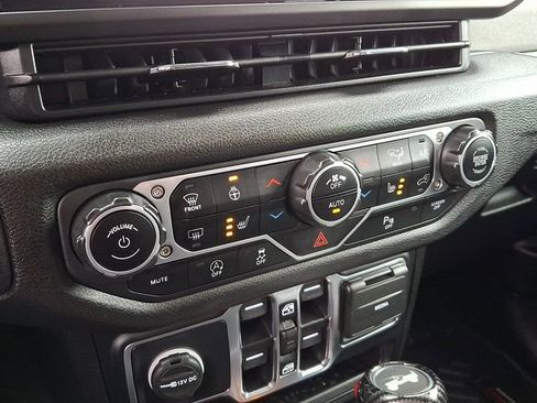 Used 2025 Jeep Wrangler Unlimited Sport AWD/4WD image 18