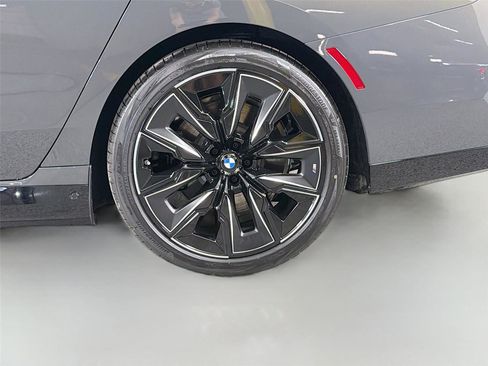 New 2026 BMW i7 xDrive60 w/ Executive Package AWD/4WD image 28