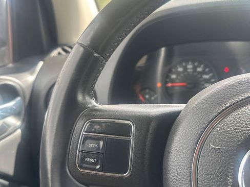 Used 2013 Jeep Compass Latitude AWD/4WD image 29