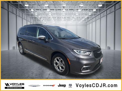 Used 2023 Chrysler Pacifica Limited FWD image 1