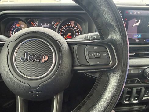 Used 2025 Jeep Wrangler Sport image 9