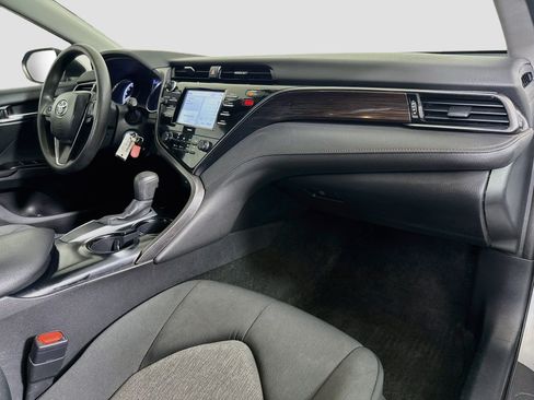 Used 2020 Toyota Camry LE FWD image 29