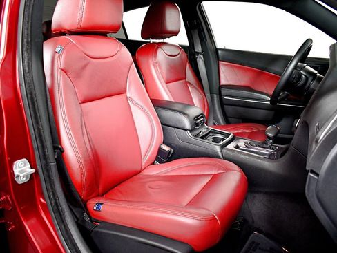 Used 2018 Dodge Charger SXT image 36