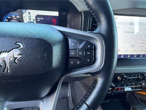 Used 2023 Ford Bronco Badlands image 24