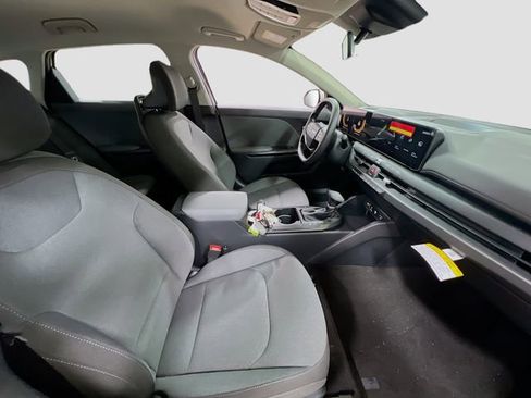 New 2025 Kia K4 LX image 25