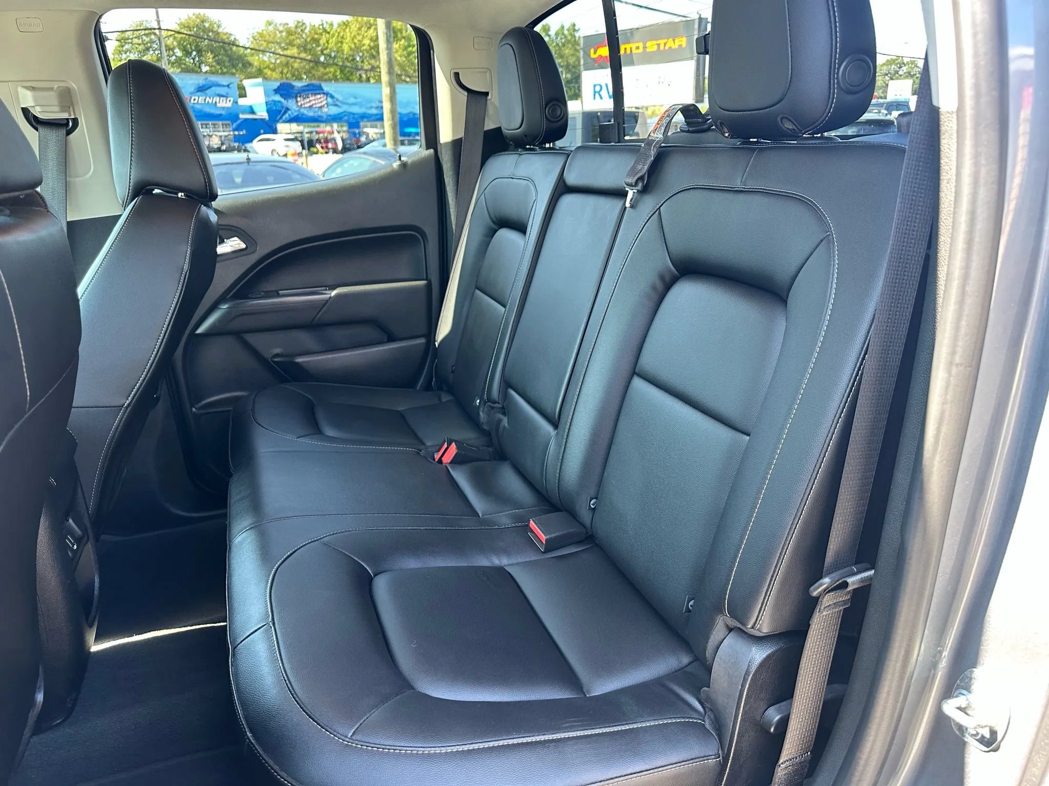 Used 2022 Chevrolet Colorado LT w/ Luxury Package AWD/4WD image 16