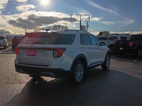 New 2026 Ford Explorer Platinum image 8