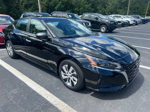 Used 2025 Nissan Altima 2.5 S FWD image 1