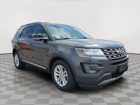 Used 2016 Ford Explorer XLT w/ Equipment Group 202A FWD image 7