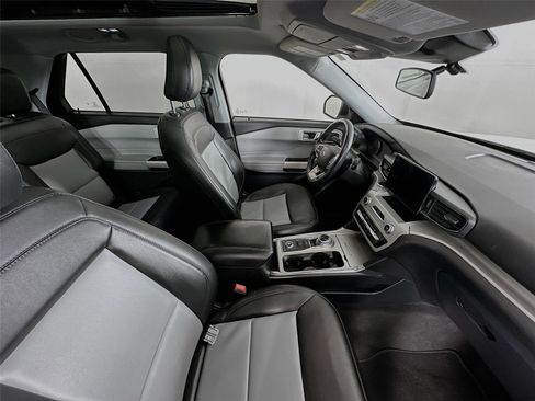 Used 2022 Ford Explorer XLT w/ Equipment Group 202A image 30