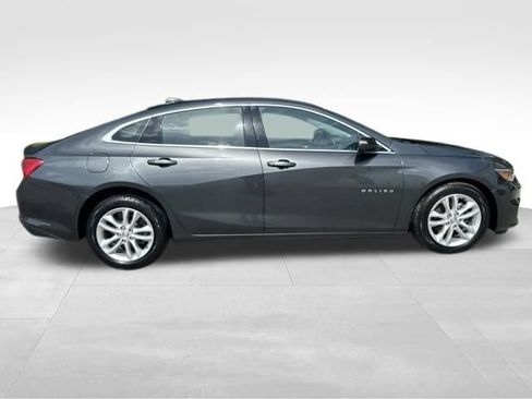 Used 2018 Chevrolet Malibu LT FWD image 7