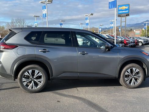 Used 2021 Nissan Rogue SV image 4