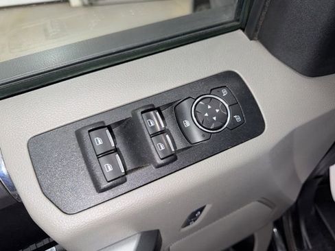 Used 2019 Ford F150 XLT w/ Equipment Group 302A Luxury AWD/4WD image 11