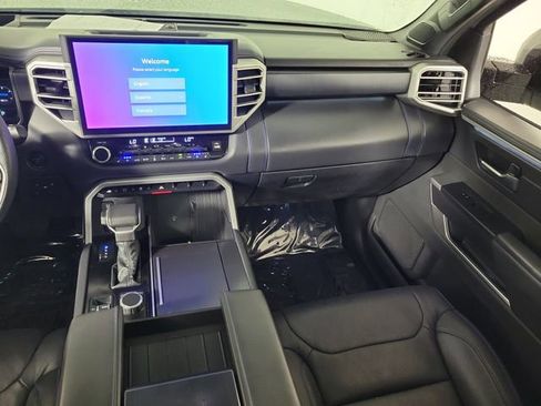 Used 2025 Toyota Sequoia Platinum AWD/4WD image 18