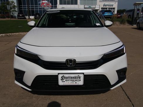 Used 2023 Honda Civic Touring image 2