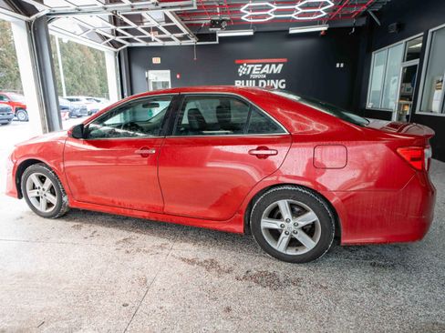 Used 2012 Toyota Camry SE image 2