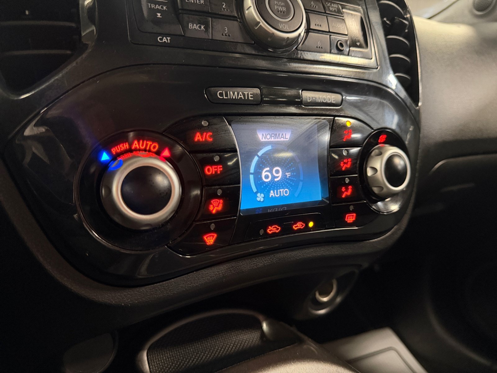 Used 2014 Nissan Juke SV AWD/4WD image 31