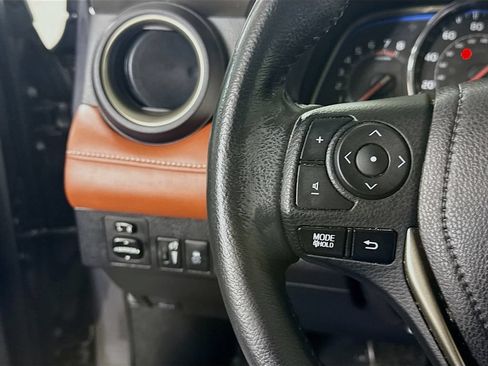 Used 2015 Toyota RAV4 Limited AWD/4WD image 21