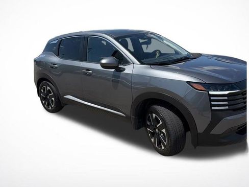 Used 2025 Nissan Kicks SV image 2