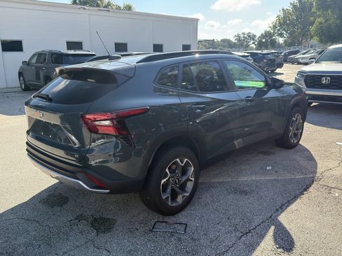 Used 2025 Chevrolet Trax LT FWD image 7