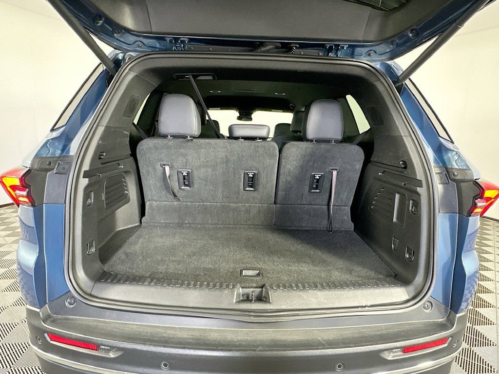 Used 2025 Buick Enclave Preferred FWD image 31