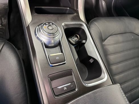 Used 2018 Ford Fusion SE image 17