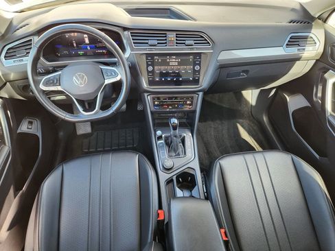 Certified 2024 Volkswagen Tiguan SE image 12