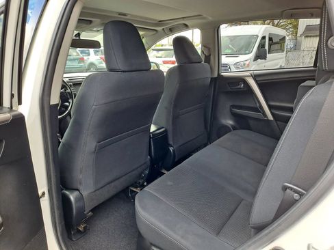 Used 2016 Toyota RAV4 XLE AWD/4WD image 9