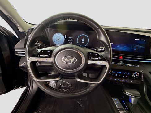 Used 2024 Hyundai Elantra SEL w/ Convenience Package FWD image 13