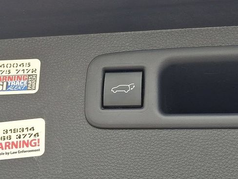 Used 2021 Toyota Highlander XLE AWD/4WD image 29