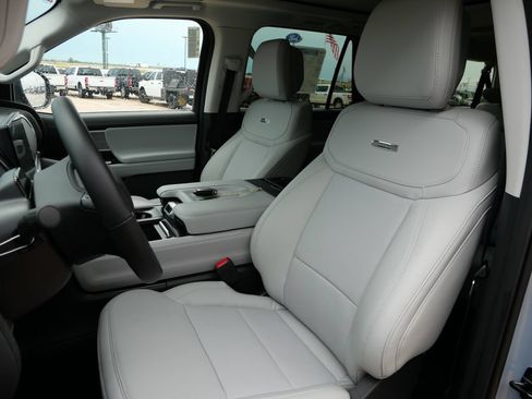 New 2026 Ford Expedition Max Platinum w/ Driver's Package AWD/4WD image 22