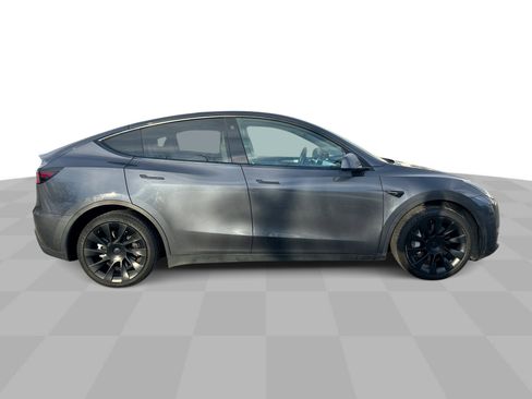 Used 2023 Tesla Model Y Long Range image 10