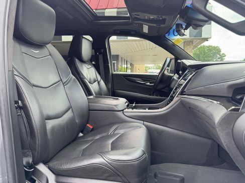 Used 2019 Cadillac Escalade Platinum w/ Escalade Sport Edition AWD/4WD image 26