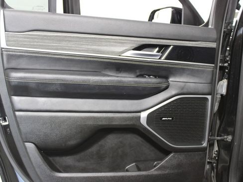 Used 2024 Jeep Wagoneer Series II w/ Flexible Seating Group RWD image 31