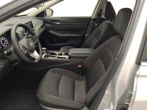 Used 2024 Nissan Altima 2.5 SV image 17