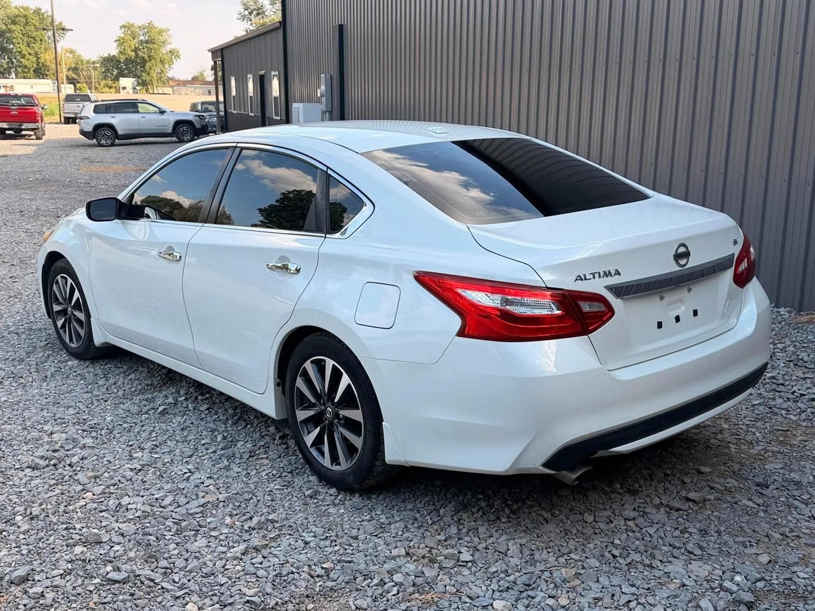 Used 2016 Nissan Altima 2.5 SV FWD image 7