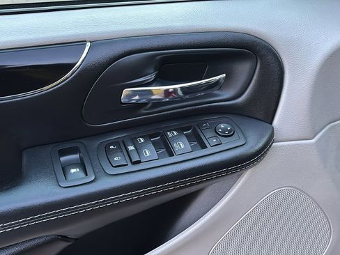 Used 2020 Dodge Grand Caravan SXT w/ Driver Convenience Group image 26