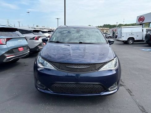 Used 2020 Chrysler Pacifica Touring w/ S Appearance Package FWD image 5