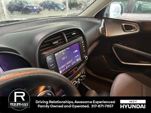 Used 2025 Kia Soul LX image 11