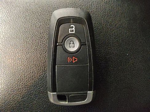 Used 2020 Ford EcoSport SES image 32