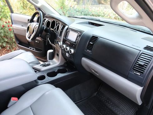 Used 2017 Toyota Sequoia Limited w/ Safety & Convenience Package AWD/4WD image 30