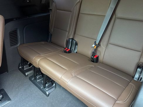 Used 2023 Chevrolet Suburban High Country AWD/4WD image 18
