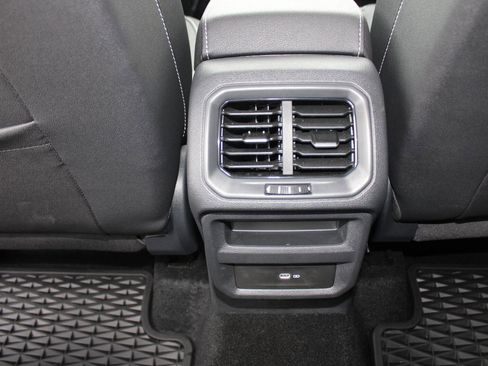 Used 2024 Volkswagen Taos SE image 27