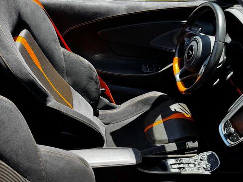 Used 2019 McLaren 570S Spider RWD image 21