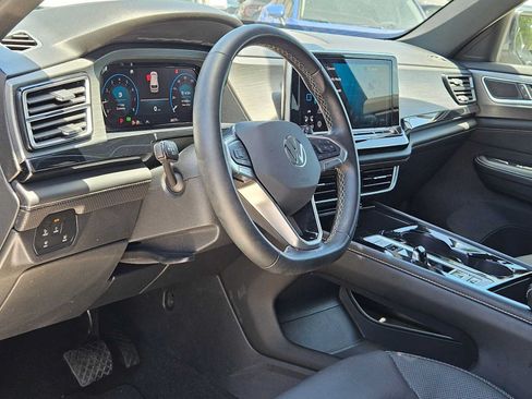 Used 2024 Volkswagen Atlas Cross Sport SE FWD image 2