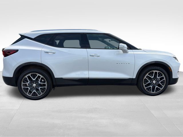 Used 2025 Chevrolet Blazer Premier w/ Driver Confidence II Package AWD/4WD image 8