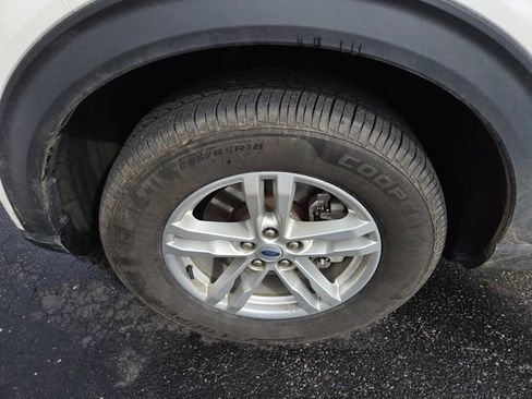 Used 2022 Ford Explorer XLT image 4