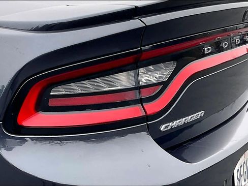 Used 2018 Dodge Charger R/T w/ Plus Group image 31